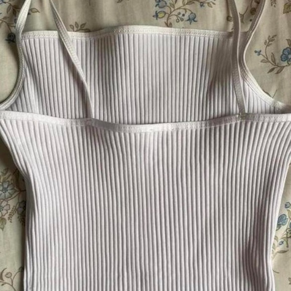 FREE WITH PURCHASE or $10- Wilfred LaciannTanktop - Picture 3 of 4